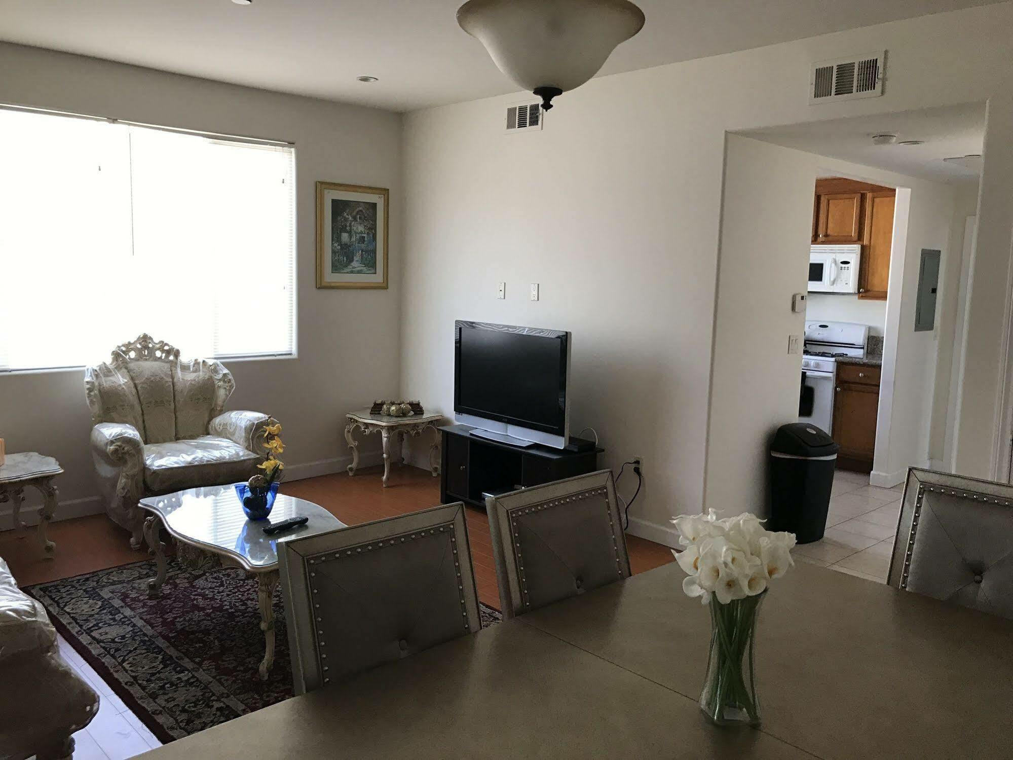 Fully Furnished Apartment In La Close To Beverly Hills Exterior photo